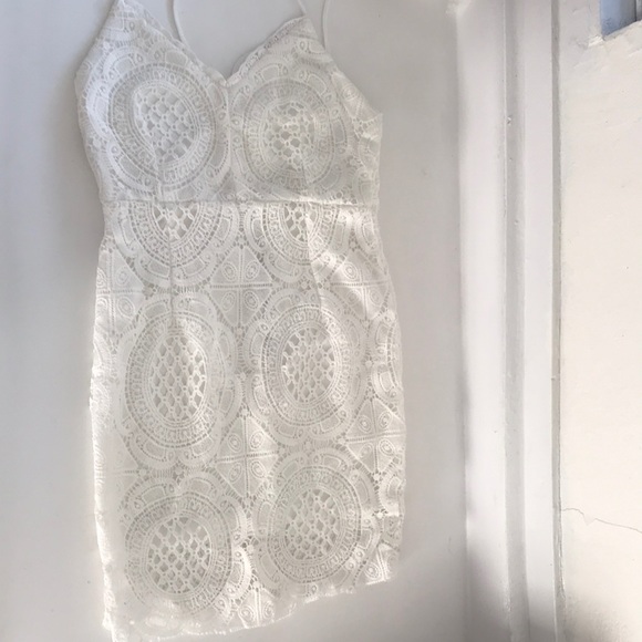 Cute white dress - Picture 1 of 5